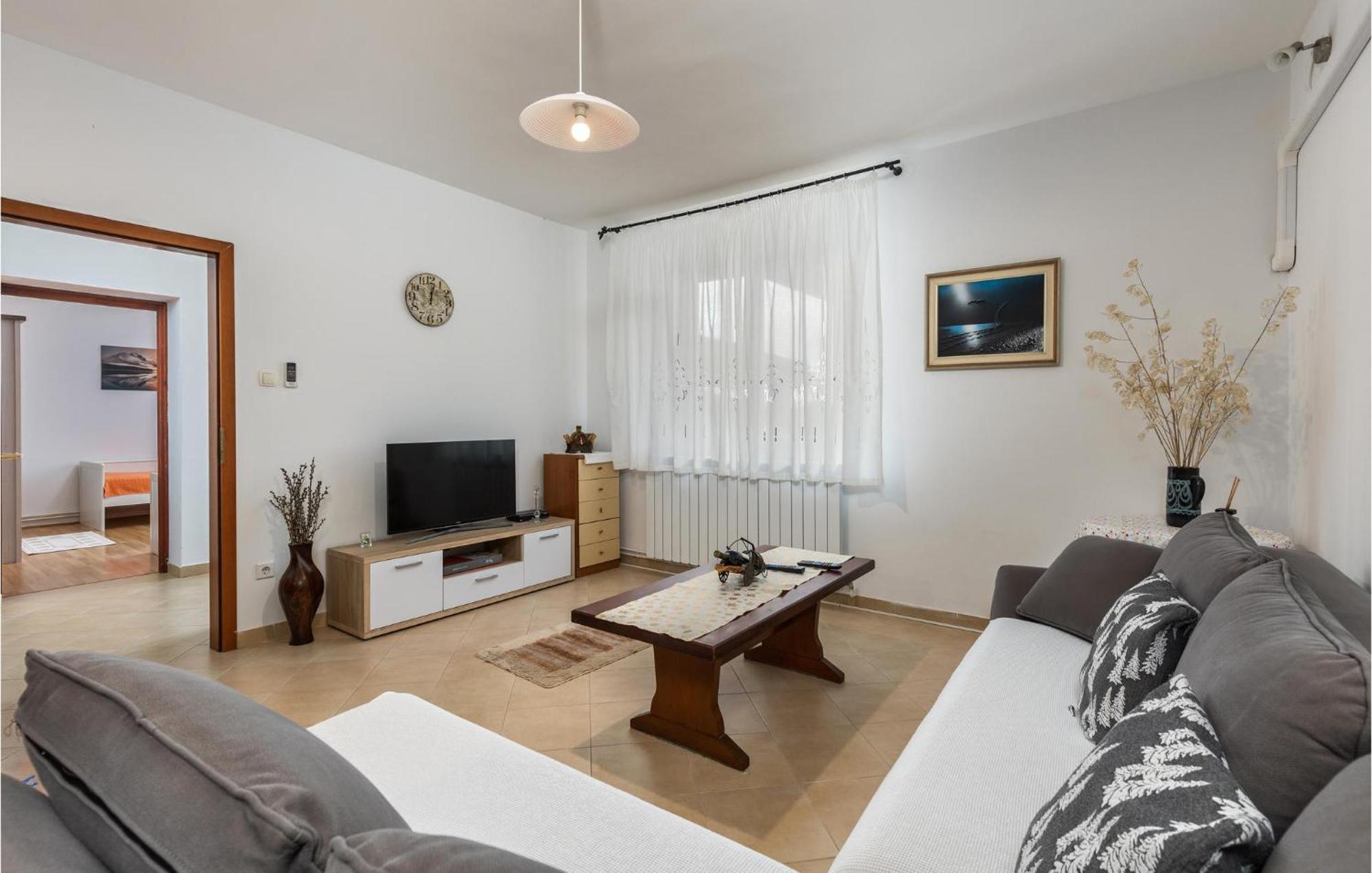 2 Bedroom Gorgeous Apartment In Kostrena Ngoại thất bức ảnh